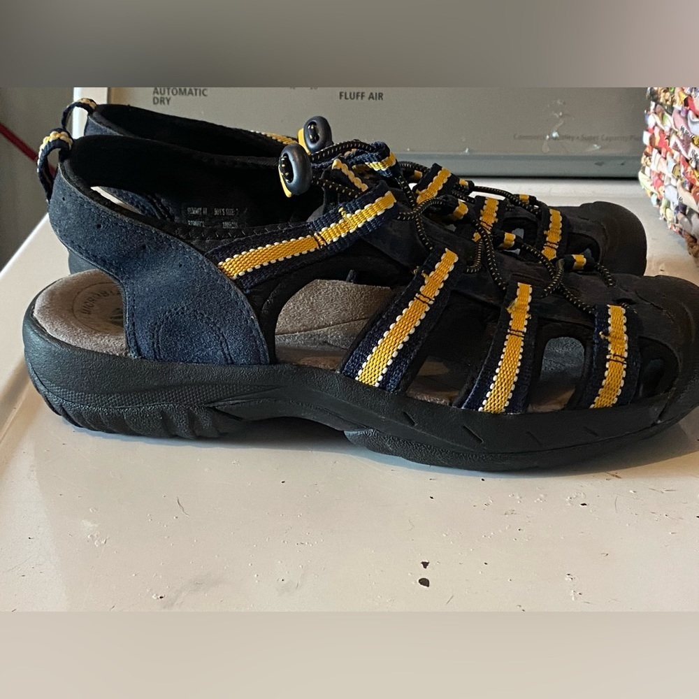Alpine Design Hiking Sandals - Picture 2 of 3
